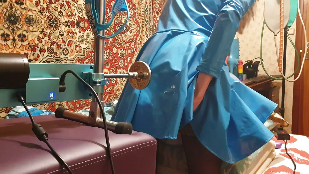 Crossdresser have hardcore deep anal fuck machine with a huge dildo