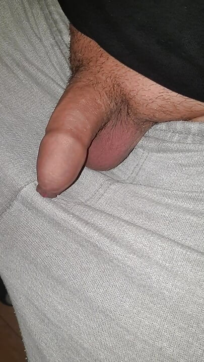 Mira cómo crece mi polla, acariciando mi polla hasta que me corro