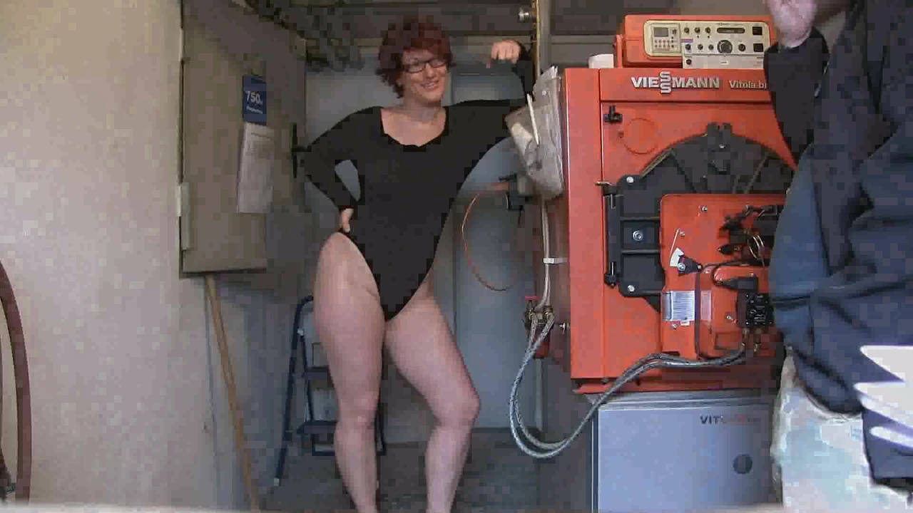 German MILF fucks a mechanic spontaneously in the basement