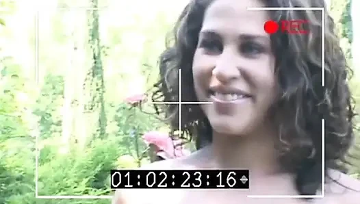 Kontol hitam besar di pantat... Hitam dan putih di taman