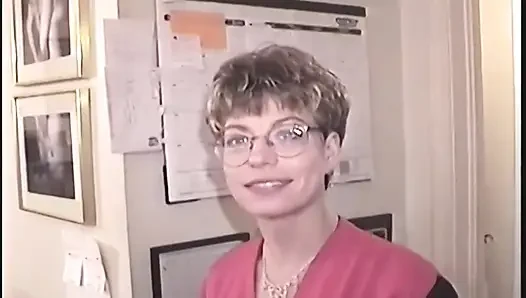 Mature MILF Gives Sloppy Blowjob and Takes Creampie