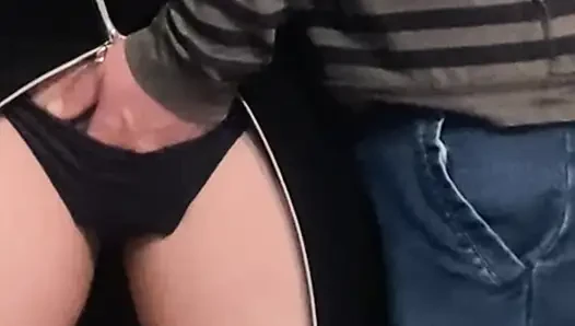 Omg!!! Kalabalık metrodaki yabancı - amcık parmaklıyor