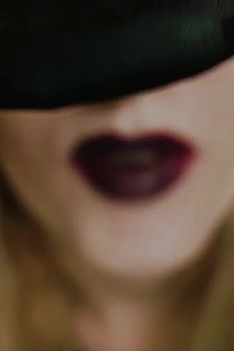 Pressato nella mia sottomissione di nylon