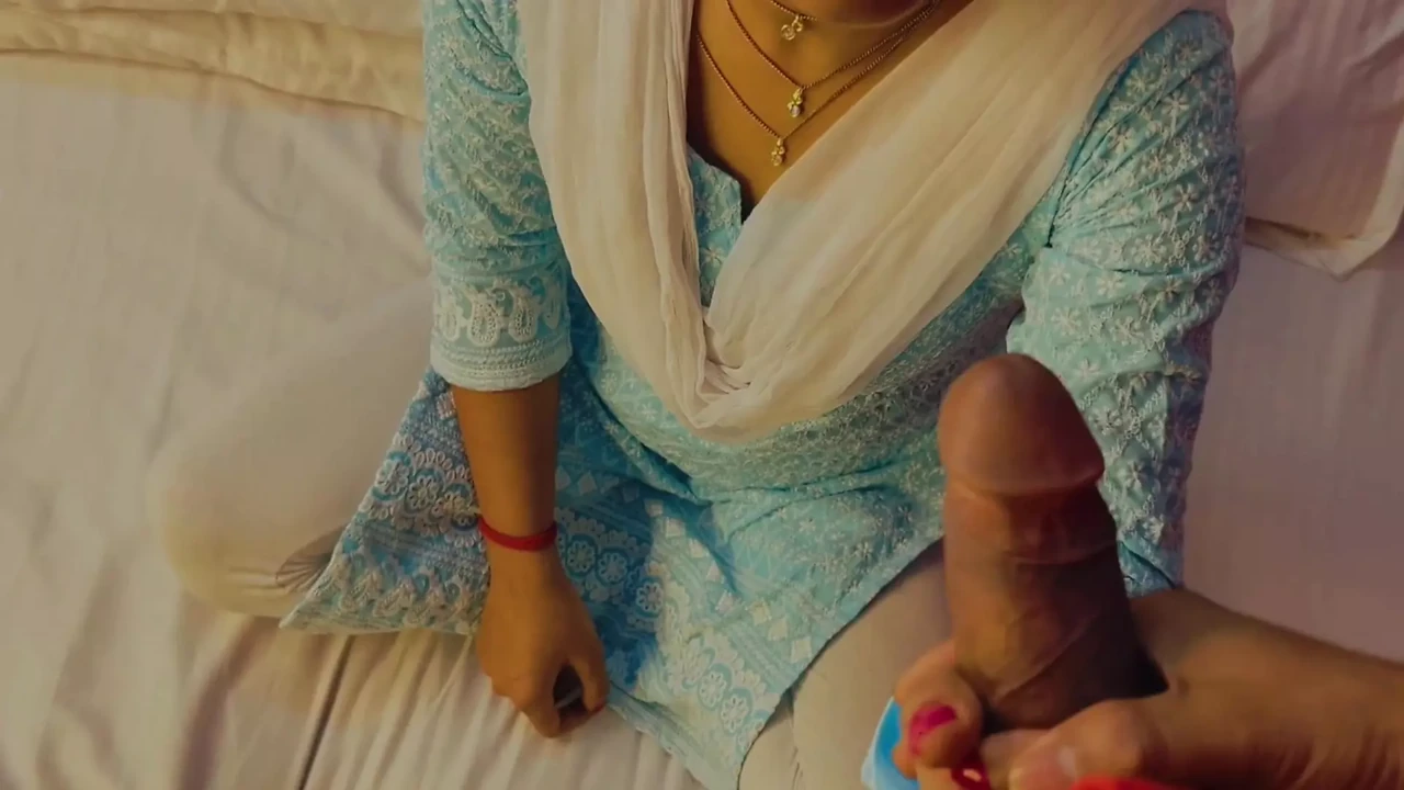 Mommy ko bete ne pela hardcore desi video