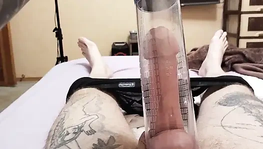 Ibu mertua memergokiku dengan pompa dan membantuku muncrat