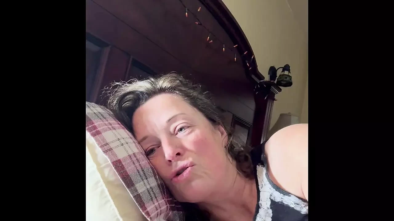 非常肮脏的淫娃妻子知道如何得到精液