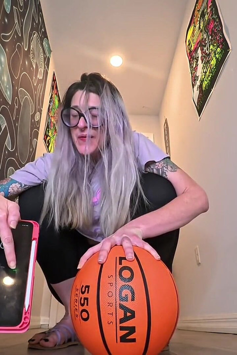 6'7 Tall Goddess One-handed Basketball Hold Challenge How Long Can These Huge Hands Dominate?