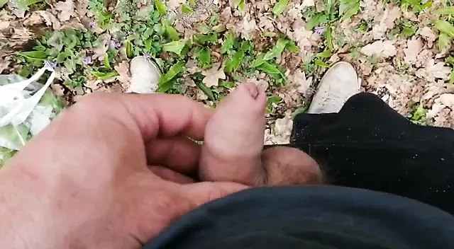 Romanian dad taking a piss