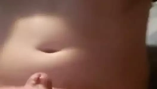 Kadın kılıklı boşalıyor