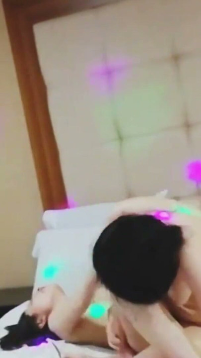 Moj drugar sa fakulteta se sastaje sa mnom da uradimo posao u motelu | Klip 2