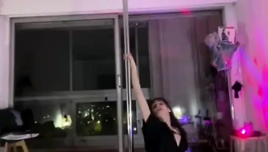 Çıplak Dansçı