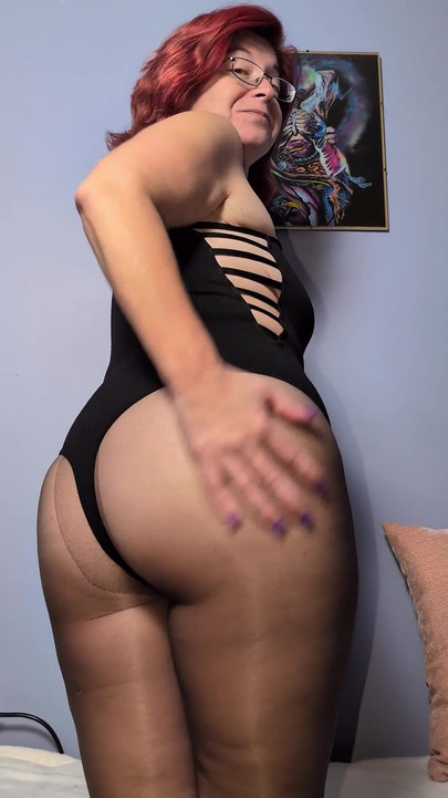 エリーのホットなクーガーボディ