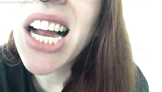 Konsumsi Beruang Gummy dengan Suara Mulut