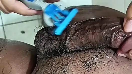 Lass sie es rasieren, bevor sie es lutscht