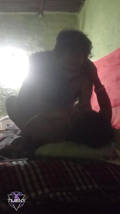 Insatisfecha india del pueblo follada con su cuñado