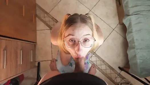 POV Honey lutscht wirklich gerne und bekommt Gesichtsbesamung dafür, DreamFoxy