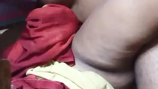 Yangzi reibt ihre Muschi an meinem Schwanz