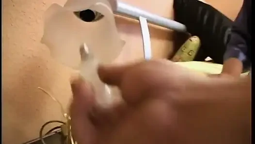 Yuvarlak götlü çoraplı büyük memeli sarışın memelere boşalmadan önce mastürbasyon yapıyor