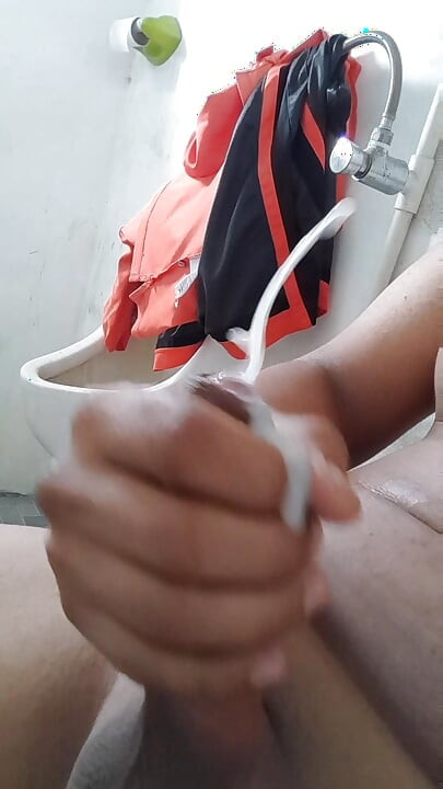 Mastürbasyon. Büyük miktarda sperm boşaltıyorum.