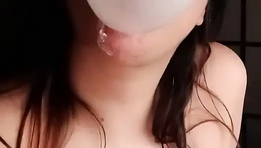 BubbleGum грязная обнаженная в постели - зайчик-без презерватива