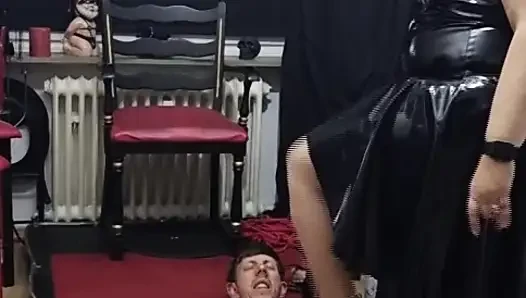 Xxl MILF Domina Trains Slave Pig with Folienbondage and Trampling