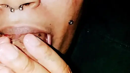 Özensiz meyve yiyici!!