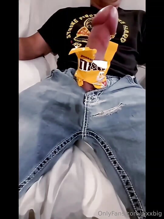 Bir çanta büyük yarak ve m&m