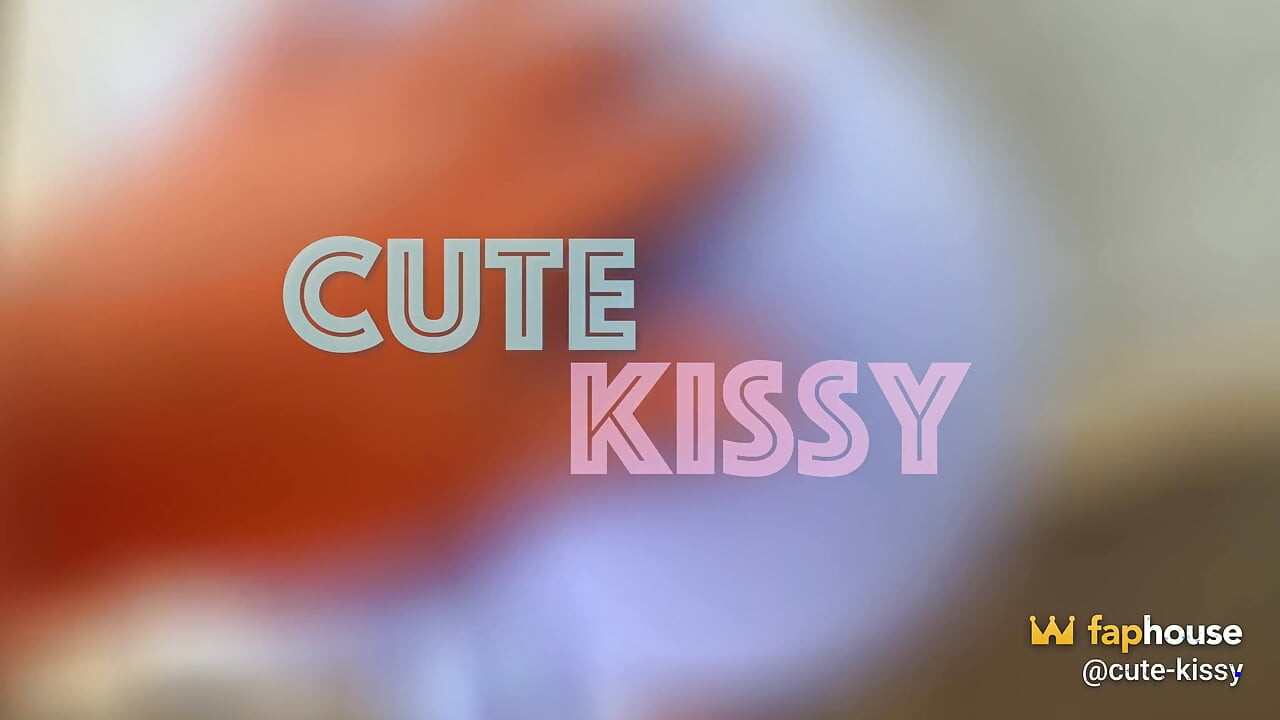 Šukej její těsnou kundičku a pokryj její zadek obrovskou náloží!