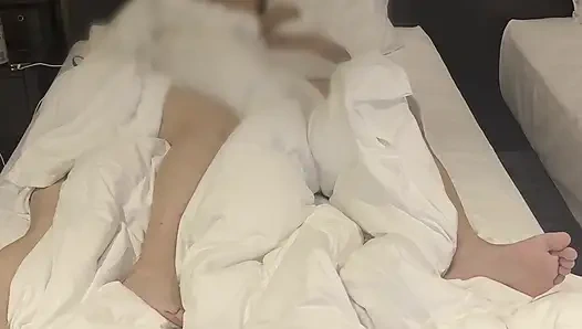 Eine ehebruche ♡, die am geburtstag ihres freundes reichen sex genießt