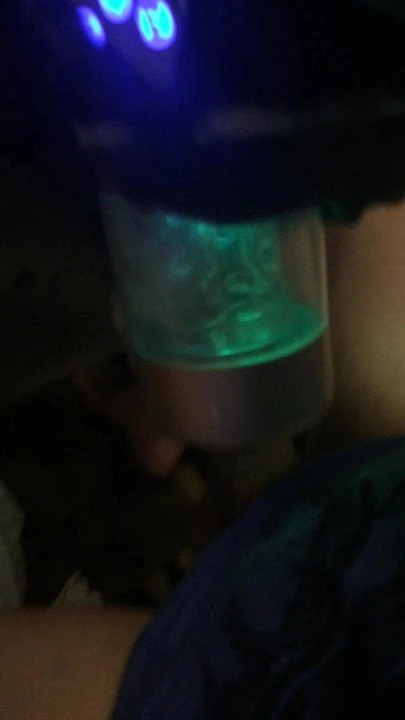 Min kolvhuvudflicka suger på min kuk