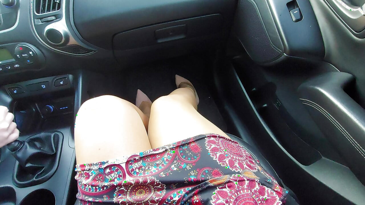 O motorista do táxi me complementa de manhã e ele gosta dos meus saltos