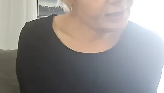 Gel ve iyi bir orospu gibi vajinamı ve popomu ye.