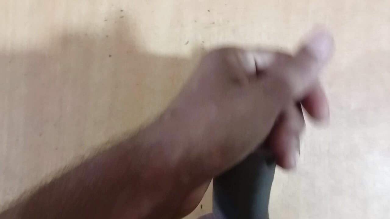 Desi boy Measure your own weight with a scale.