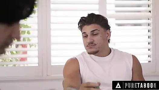 Saf tabu Leana Lovings bahsi kaybettikten sonra erkek arkadaşının en iyi arkadaşı tarafından sikiliyor!