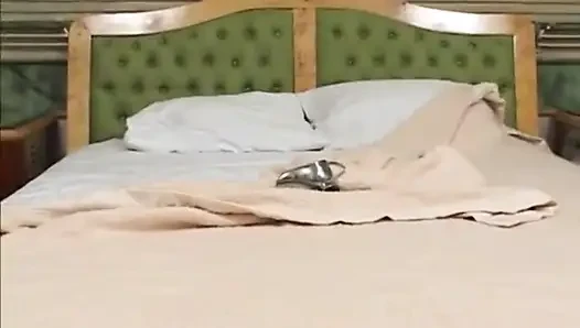 Pasangan seksi masturbasi ngentot anal di kamar tidur