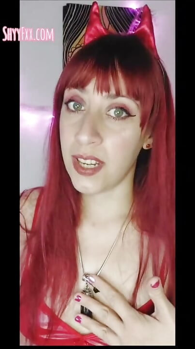 Shyfxx je ponižao ovaj kratki kurac na Njegov zahtev! JOI Femdom