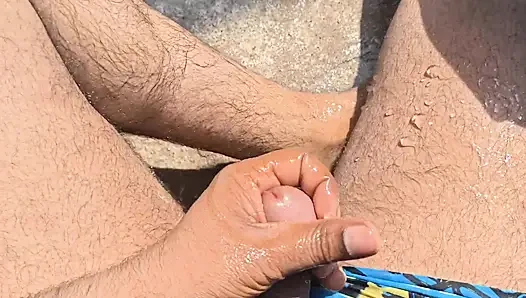 Bhabhi ko field mai kapde dhote samay mud marwai