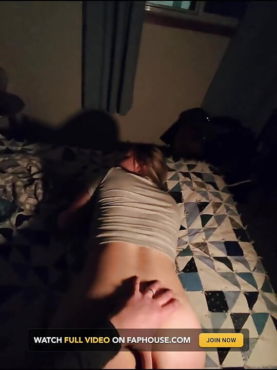 Gıcık Bir Yatakta Sinsi Seks Herkes Bizi Duydu