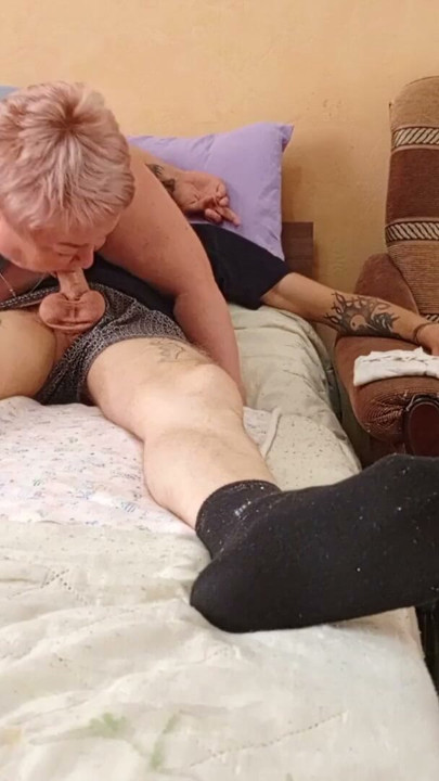 I finished in my friend's mouth after jerking off a dick and blowjob | Clip 1