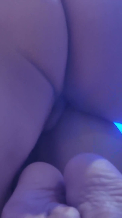 先让她喷水，然后操她的屁眼，把精液全射在上面 | 第1集