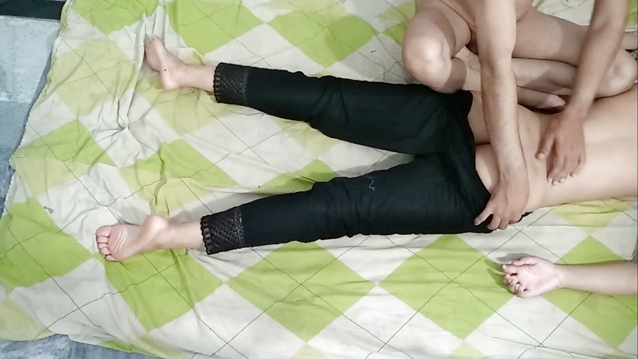 Rahat Bir Gün İki Desi Yetişkine Birbirlerinin Arkadaşlığının Keyfini Çıkarmak ve Özel Bir Anı Paylaşmak İçin Zaman Veriyor (18+)