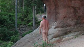 nackt in der Natur