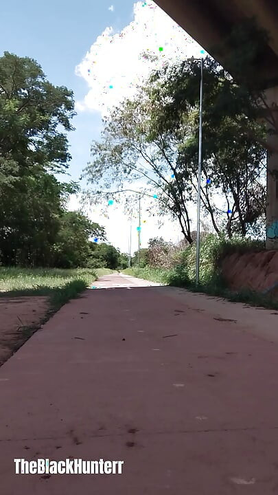 在街上脱光衣服