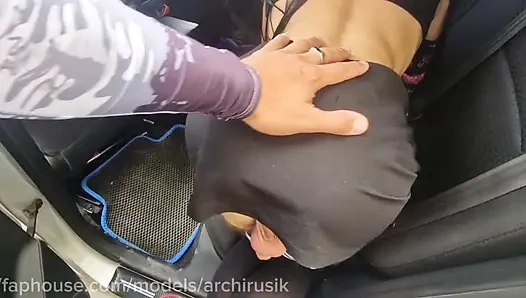 A passerby boss fucked a transsexual sissy femboy while driving a car, squirting semen onto her stockings.