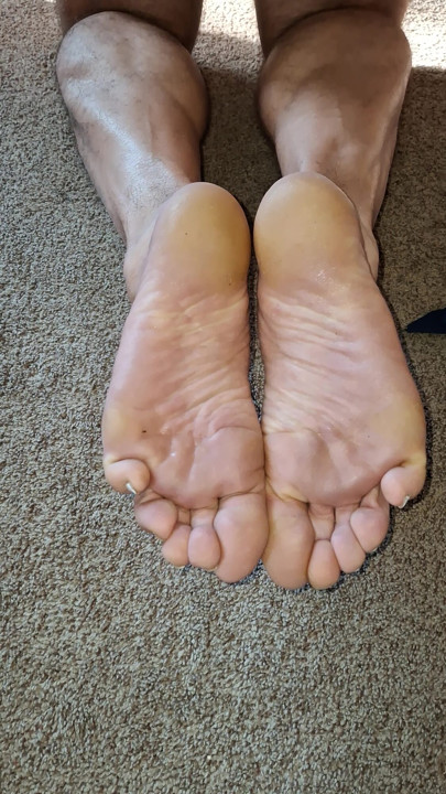 Shoot a big thick load all over my soft wrinkled soles