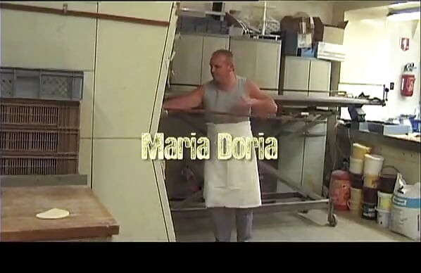 Blond dziwka uwielbia seks w trójkącie