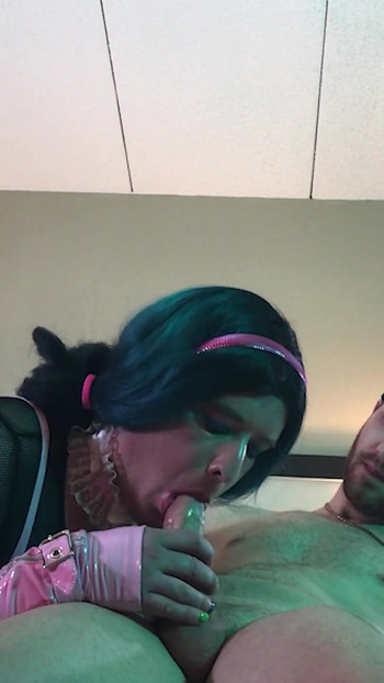 Vruća trans žena u čednosti jebana i pušena - Kompilacija 13