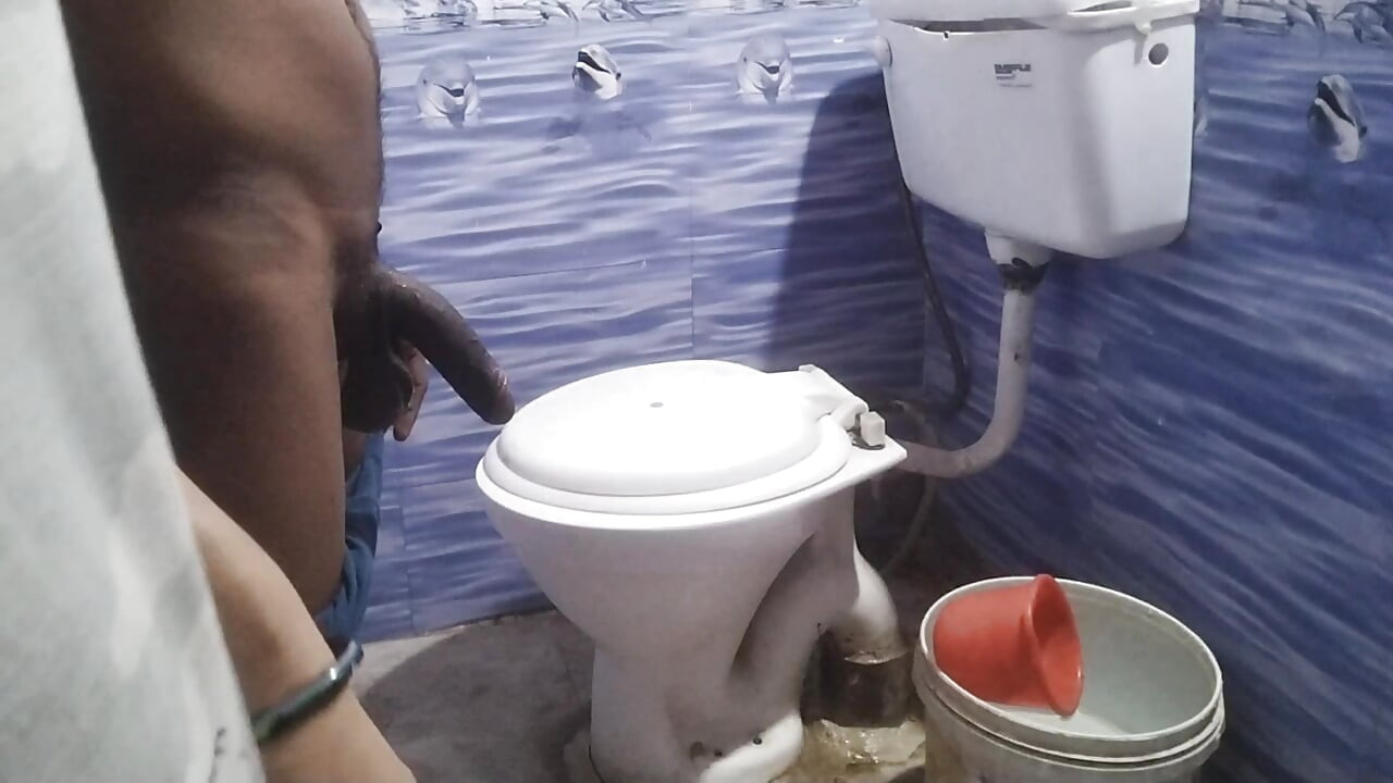 Gaav ki ladki ko bathroom me akele le jakar pura lund muh me dall diya gaand chut ki hard fucking