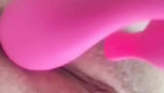 Жена мастурбирует