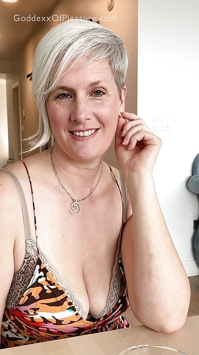 Alone with my Best Friend's Mom - Hot MILF JOI Countdown